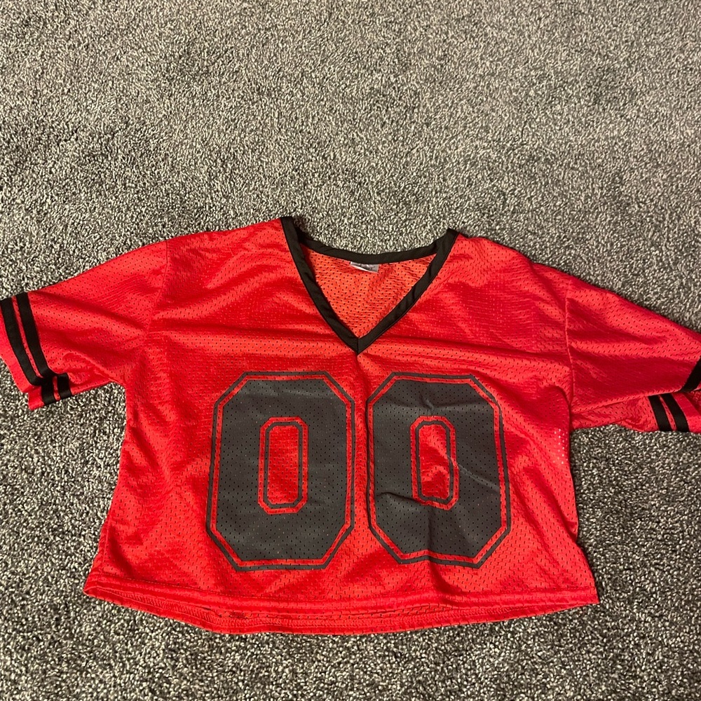 Red number 0 crop jersey